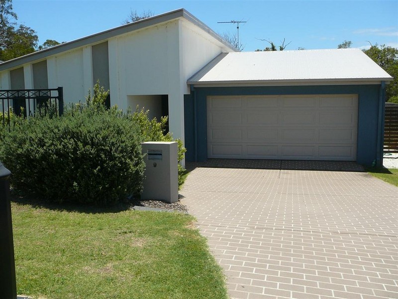 9  Aqua Cres, Redland Bay QLD 4165
