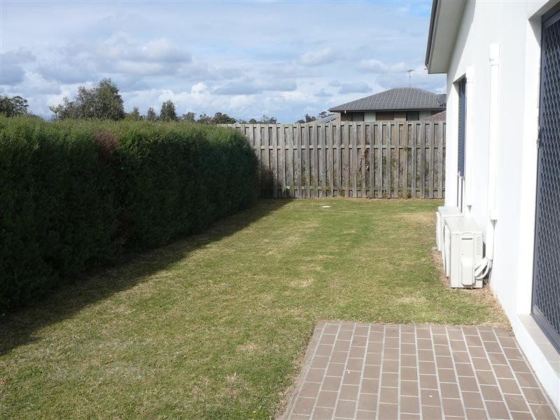 9  Aqua Cres, Redland Bay QLD 4165