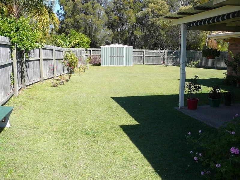 2  Club Cres, Redland Bay QLD 4165