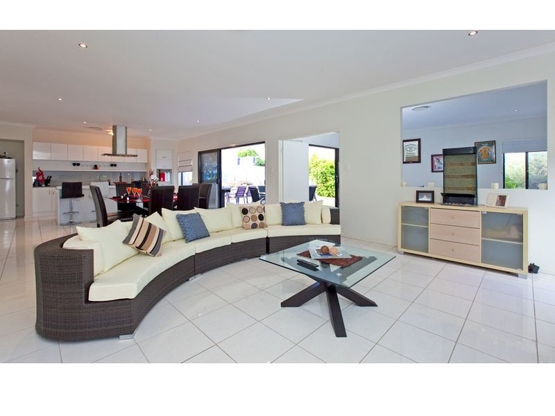 16 Hayman St, Redland Bay QLD 4165