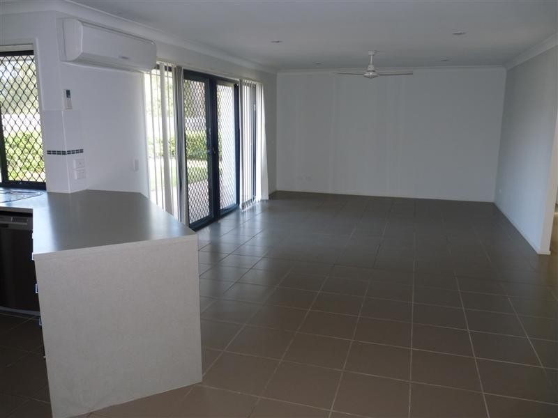 41 Aqua Crescent, Redland Bay QLD 4165