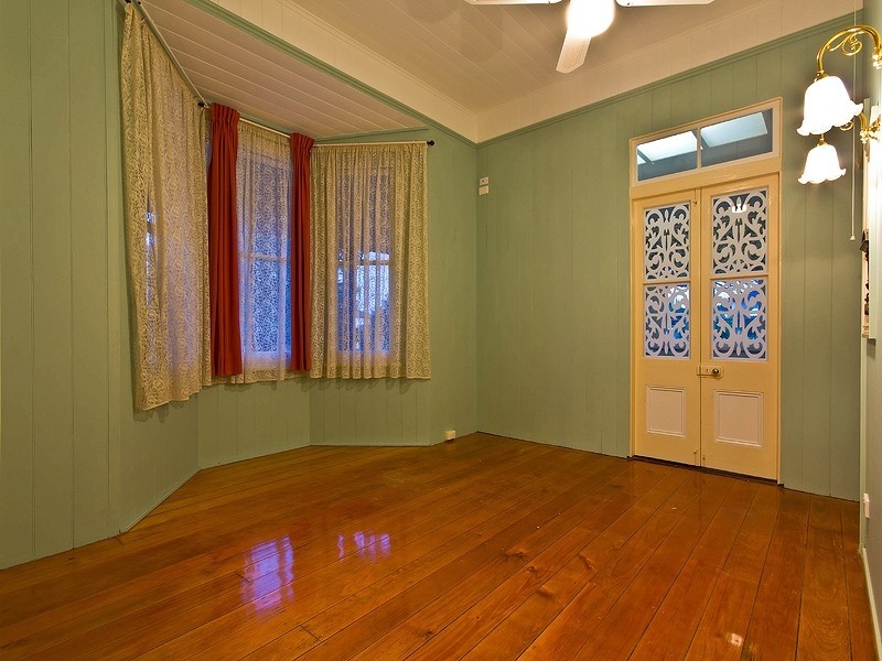 335 Bloomfield Street, Cleveland QLD 4163