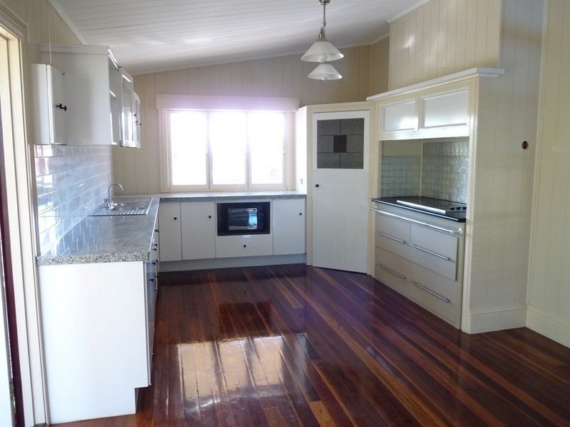 335 Bloomfield Street, Cleveland QLD 4163