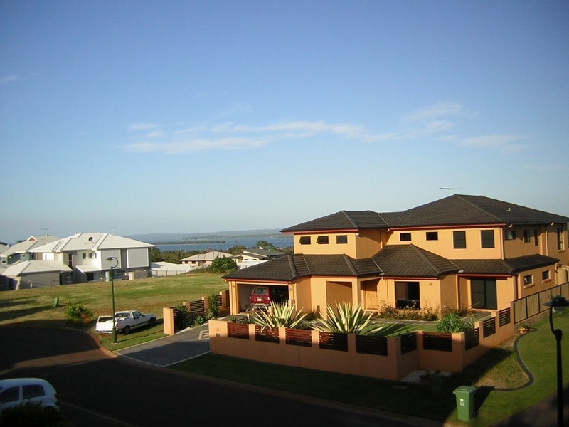 2/14 Irwin Place, Redland Bay QLD 4165