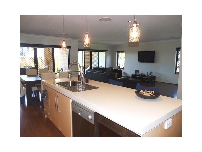 15 Creedin Court, Redland Bay QLD 4165