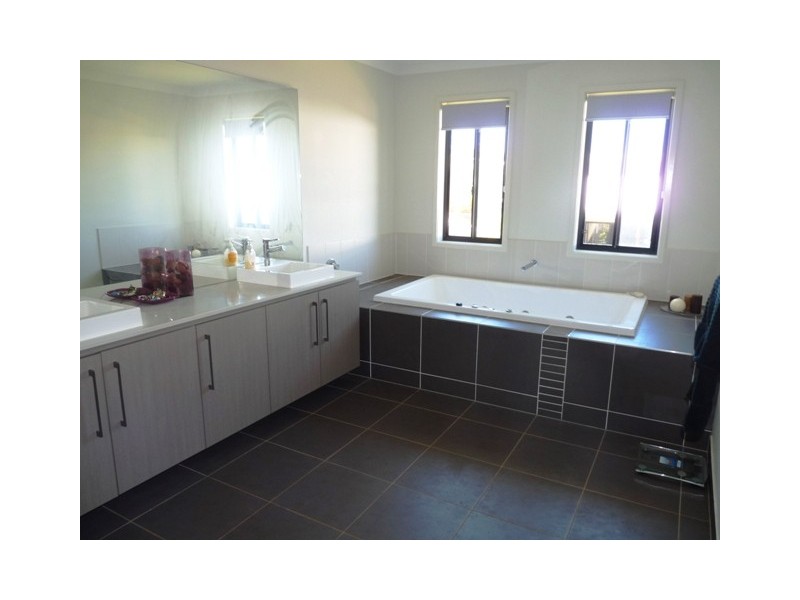 15 Creedin Court, Redland Bay QLD 4165