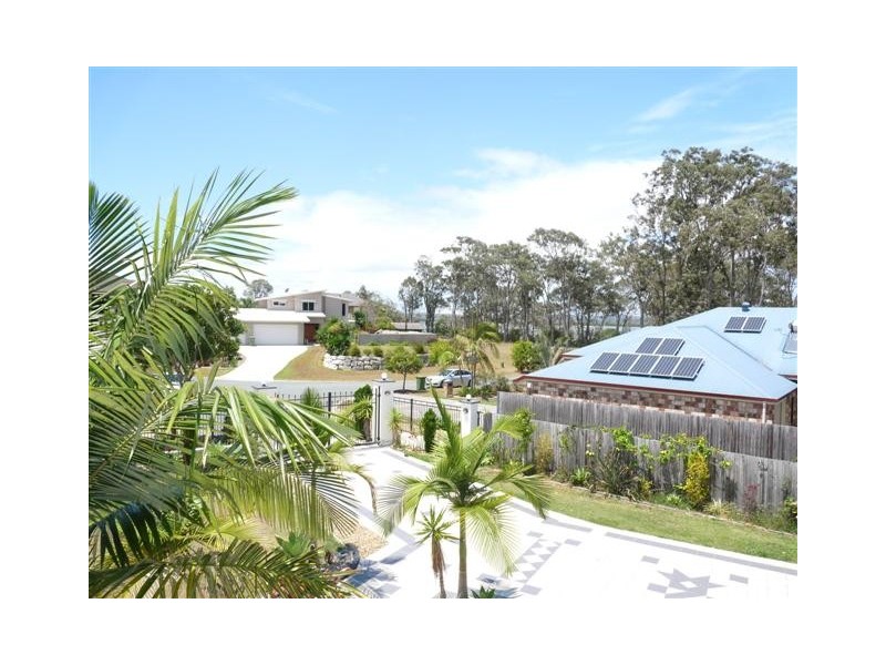 32 Sandy Cove Place, Redland Bay QLD 4165