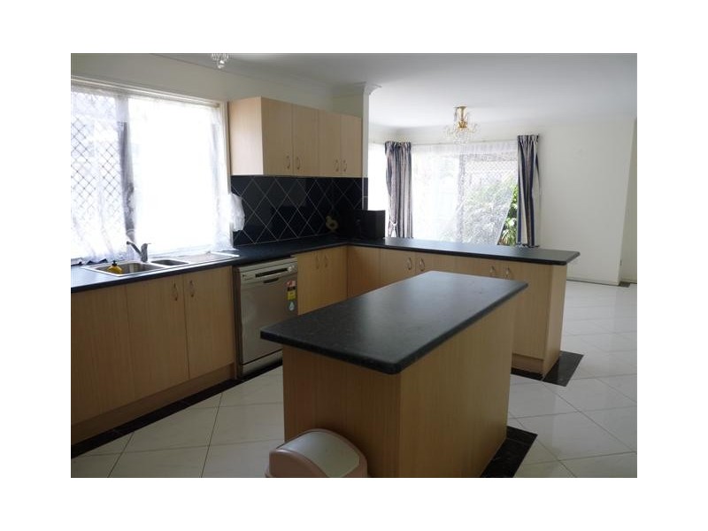 32 Sandy Cove Place, Redland Bay QLD 4165