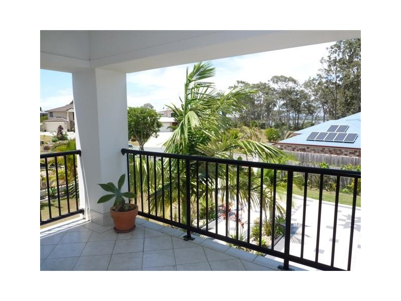 32 Sandy Cove Place, Redland Bay QLD 4165