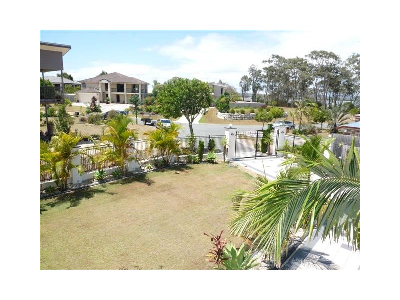32 Sandy Cove Place, Redland Bay QLD 4165
