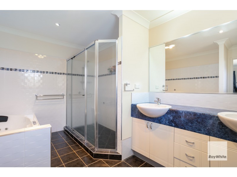 8 Tipplers Street, Victoria Point QLD 4165