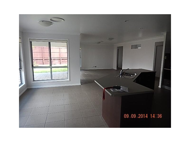 18 Azure Avenue, Redland Bay QLD 4165