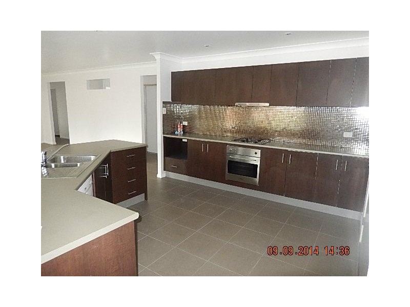 18 Azure Avenue, Redland Bay QLD 4165