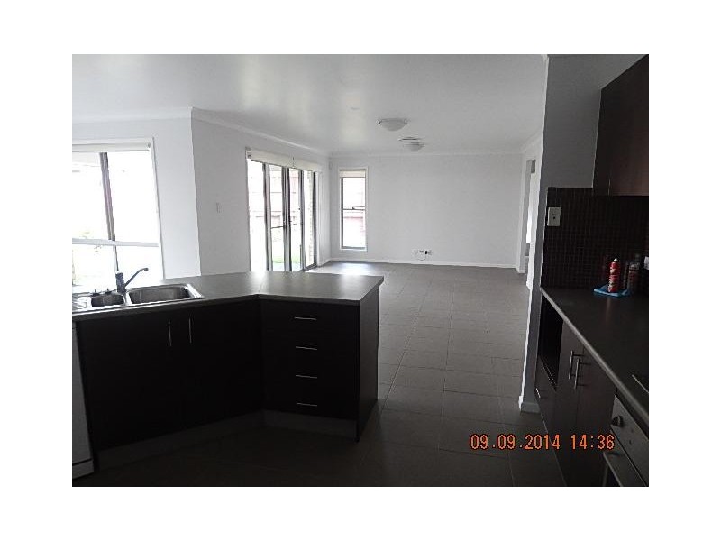 18 Azure Avenue, Redland Bay QLD 4165