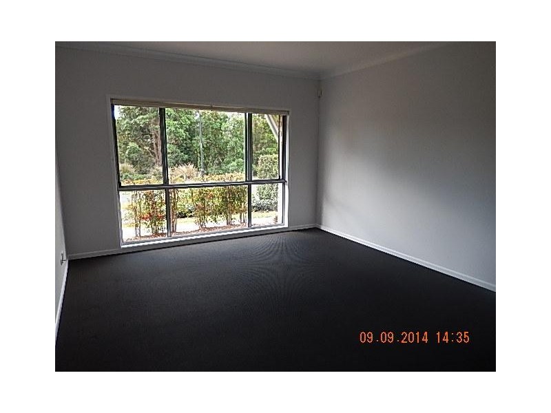 18 Azure Avenue, Redland Bay QLD 4165