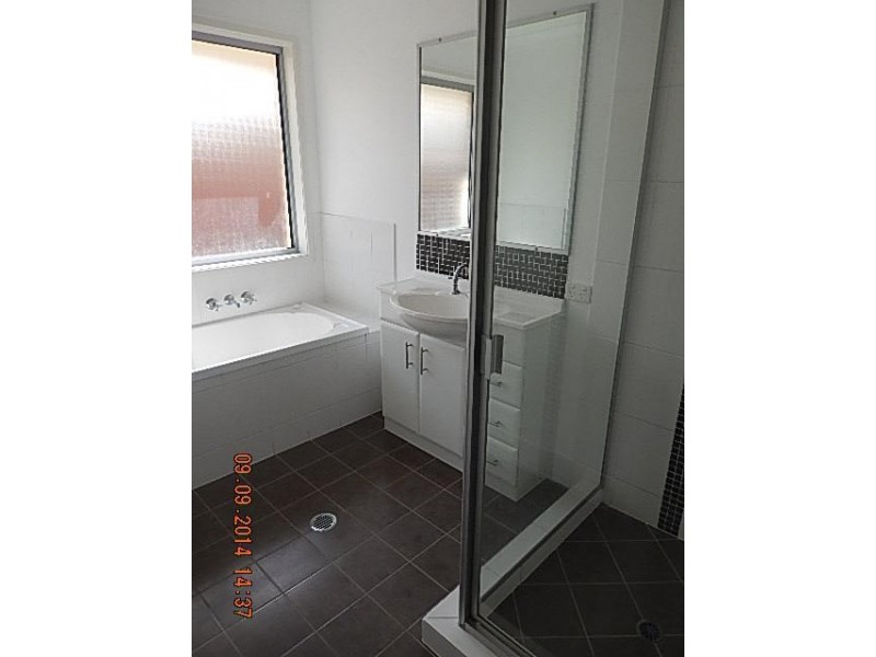 18 Azure Avenue, Redland Bay QLD 4165