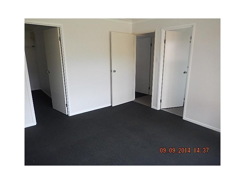 18 Azure Avenue, Redland Bay QLD 4165