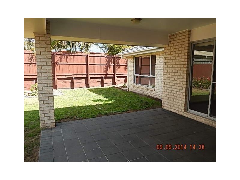 18 Azure Avenue, Redland Bay QLD 4165