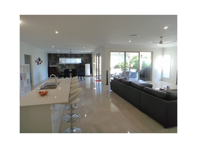 7 Turtle Place, Redland Bay QLD 4165