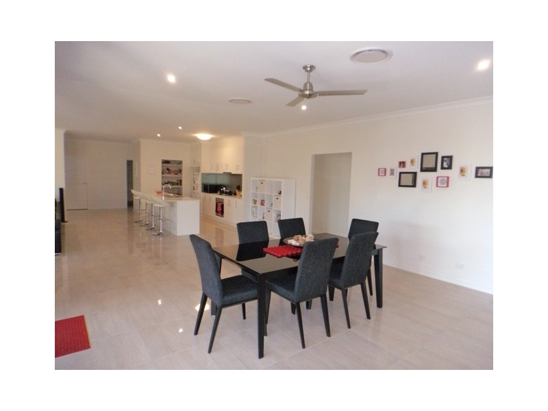 7 Turtle Place, Redland Bay QLD 4165