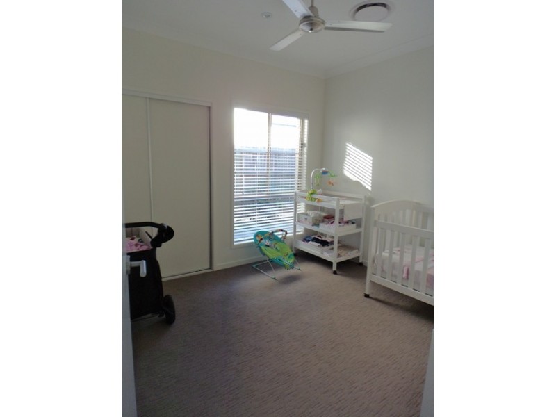 7 Turtle Place, Redland Bay QLD 4165