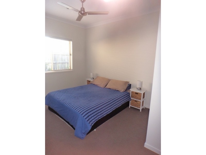 7 Turtle Place, Redland Bay QLD 4165