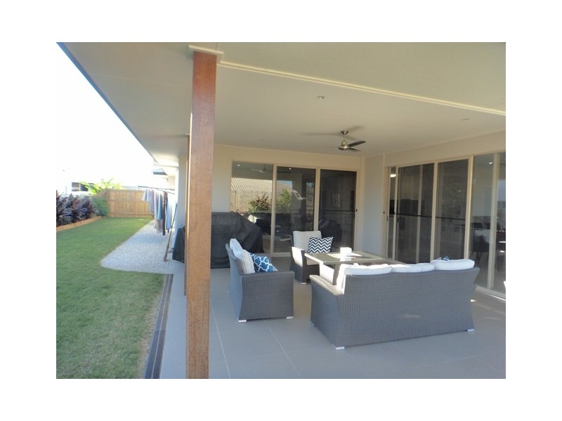 7 Turtle Place, Redland Bay QLD 4165