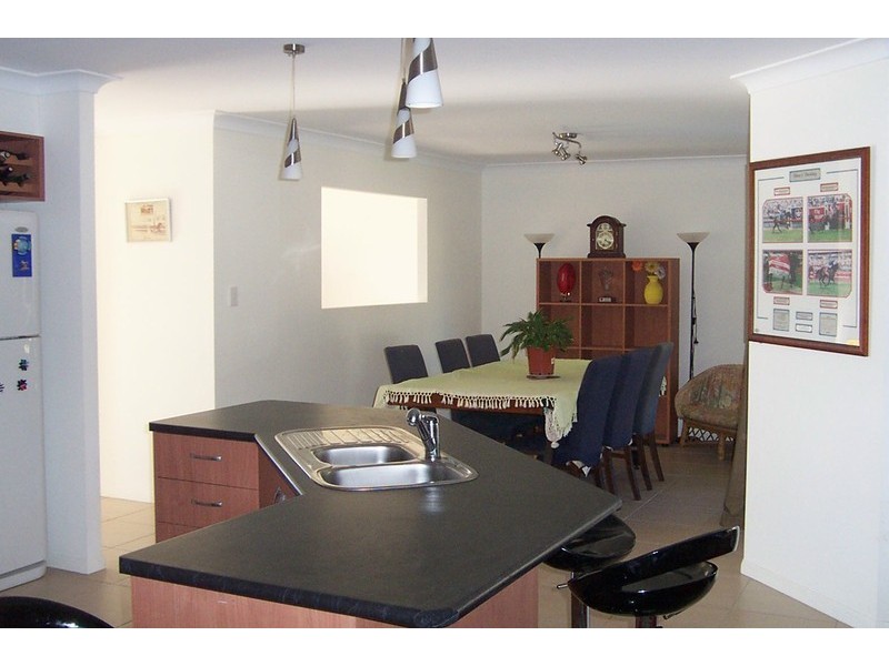 5 Caswell Crescent, Redland Bay QLD 4165