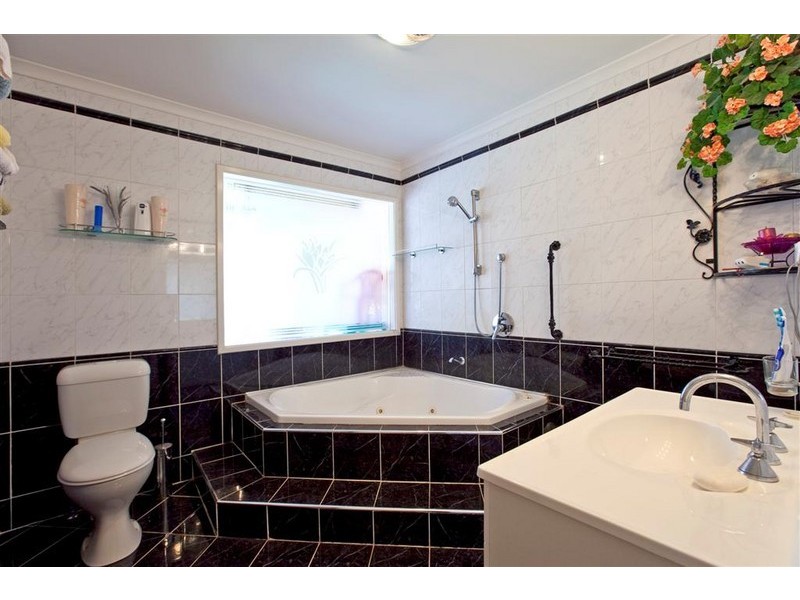 18 Cavell Street, Birkdale QLD 4159