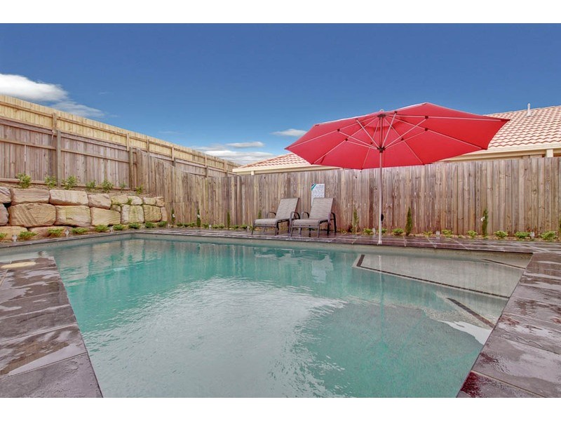 37 Ebony Crescent, Redland Bay QLD 4165