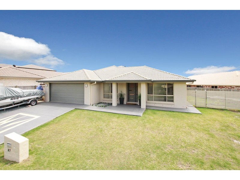37 Ebony Crescent, Redland Bay QLD 4165