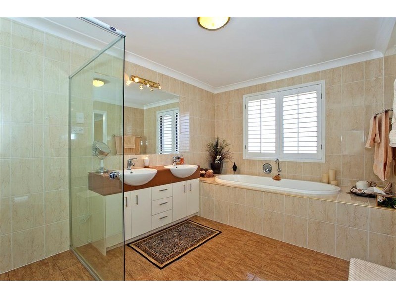 3 Bellamy Close, Redland Bay QLD 4165