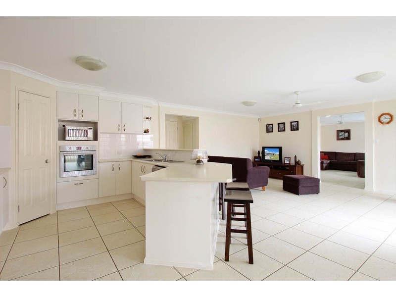 37 Ebony Crescent, Redland Bay QLD 4165