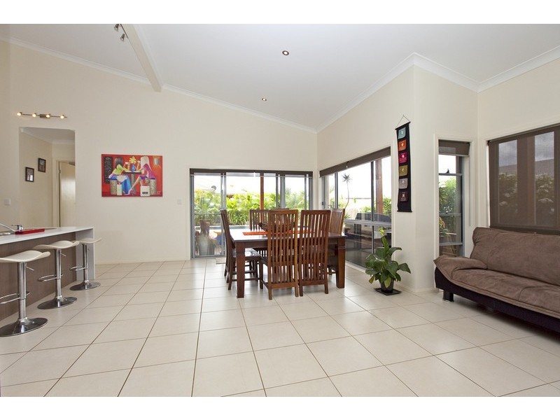 17 Cole Street, Redland Bay QLD 4165