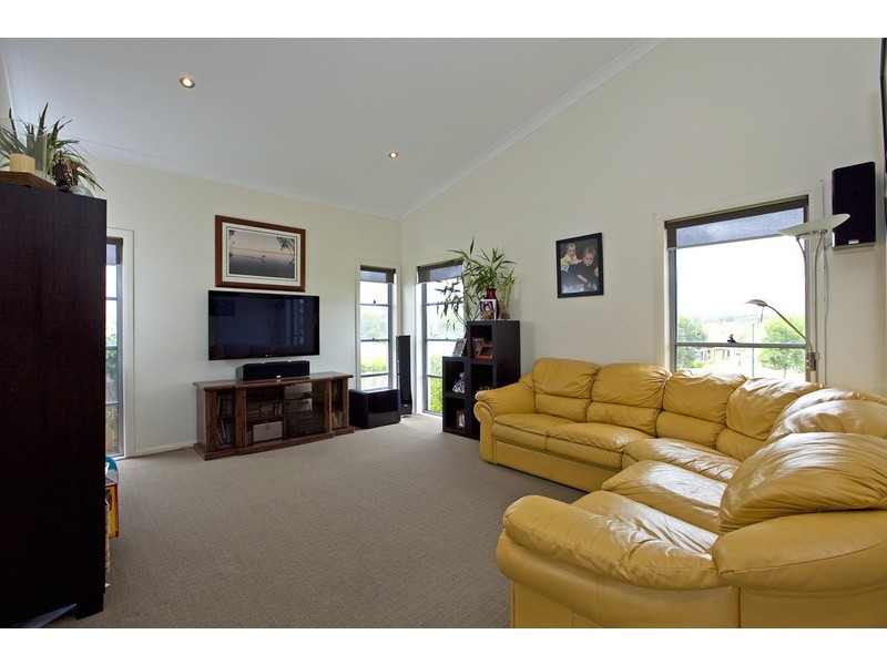 17 Cole Street, Redland Bay QLD 4165