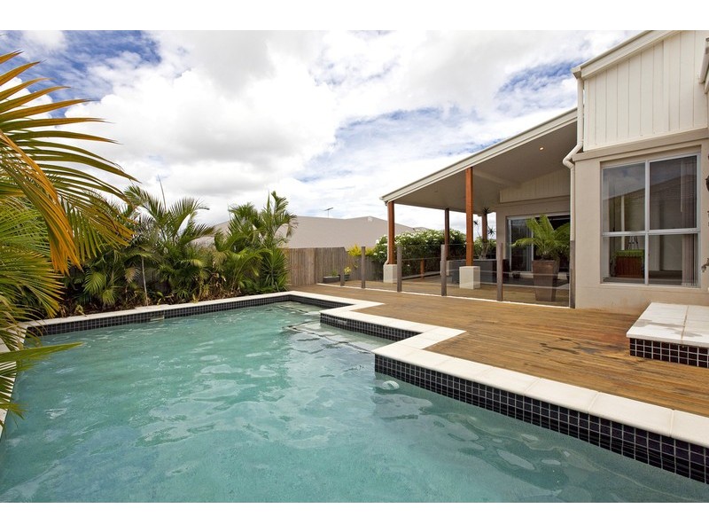 17 Cole Street, Redland Bay QLD 4165