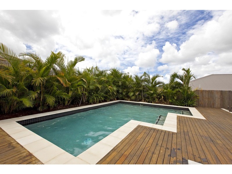 17 Cole Street, Redland Bay QLD 4165