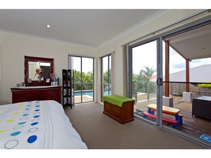 17 Cole Street, Redland Bay QLD 4165