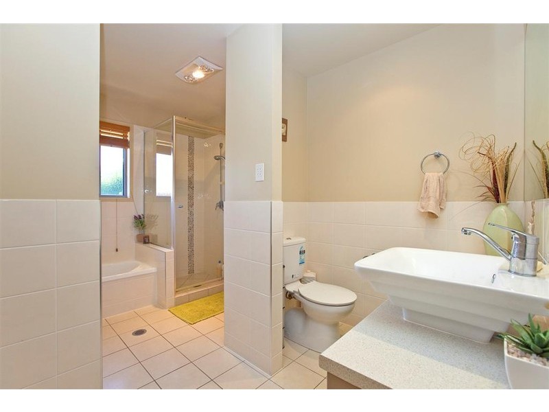 20 Kimbolton Drive, Redland Bay QLD 4165