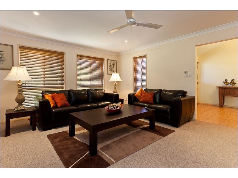 10 Daydream Street, Redland Bay QLD 4165
