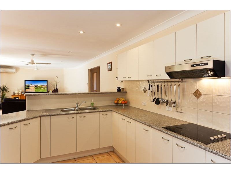 10 Daydream Street, Redland Bay QLD 4165