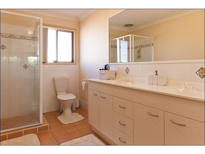 10 Daydream Street, Redland Bay QLD 4165