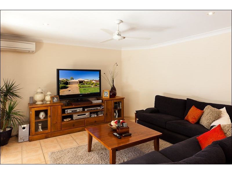 10 Daydream Street, Redland Bay QLD 4165