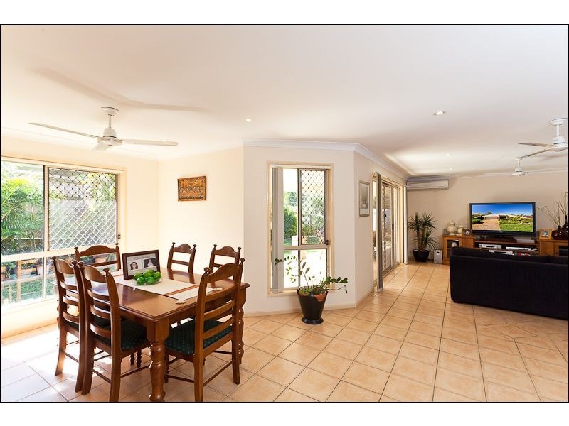 10 Daydream Street, Redland Bay QLD 4165