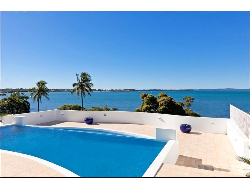 37 Esplanade, Redland Bay QLD 4165