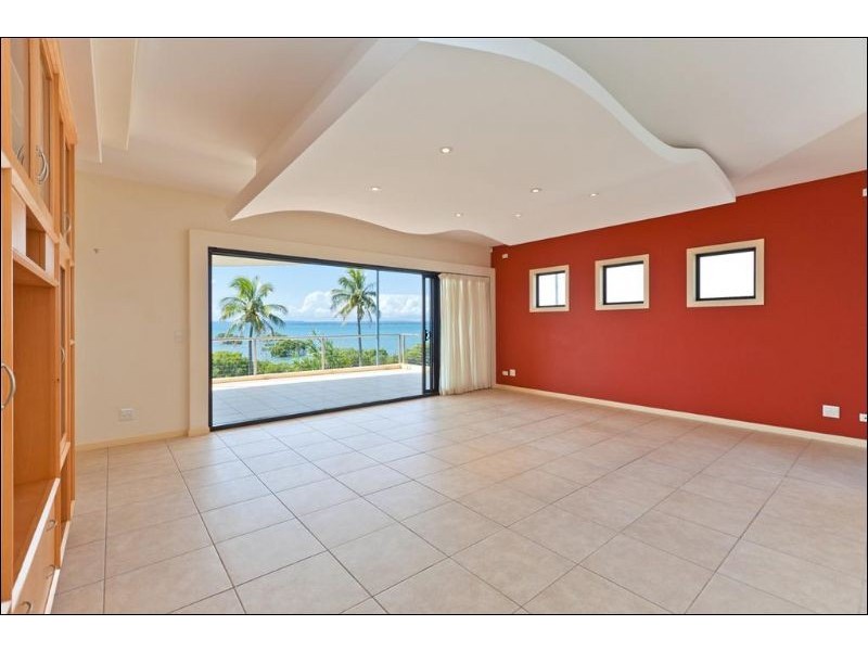 27 Esplanade, Redland Bay QLD 4165