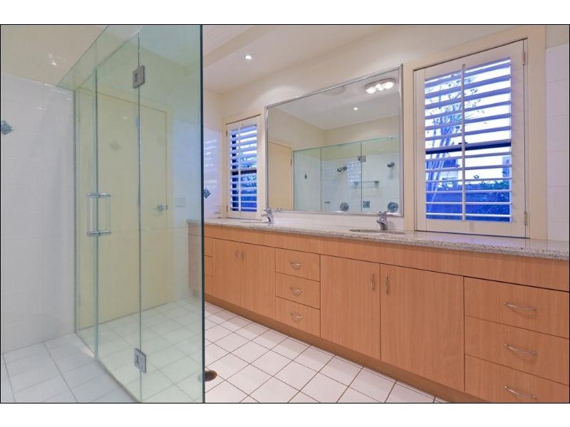 27 Esplanade, Redland Bay QLD 4165