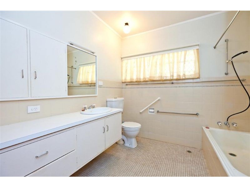 5 Russell Street, Cleveland QLD 4163