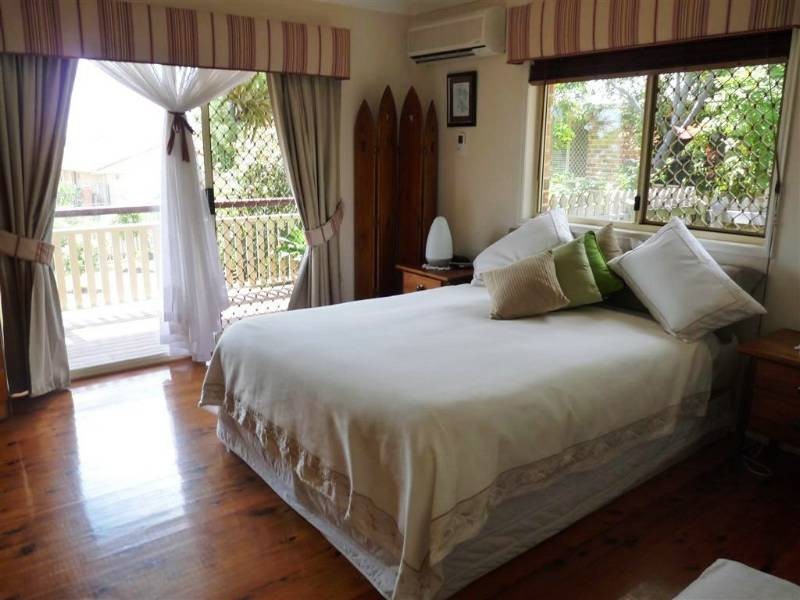 18 Viewfield Street, Redland Bay QLD 4165