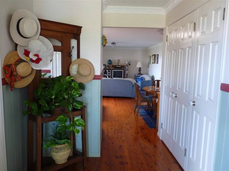 18 Viewfield Street, Redland Bay QLD 4165